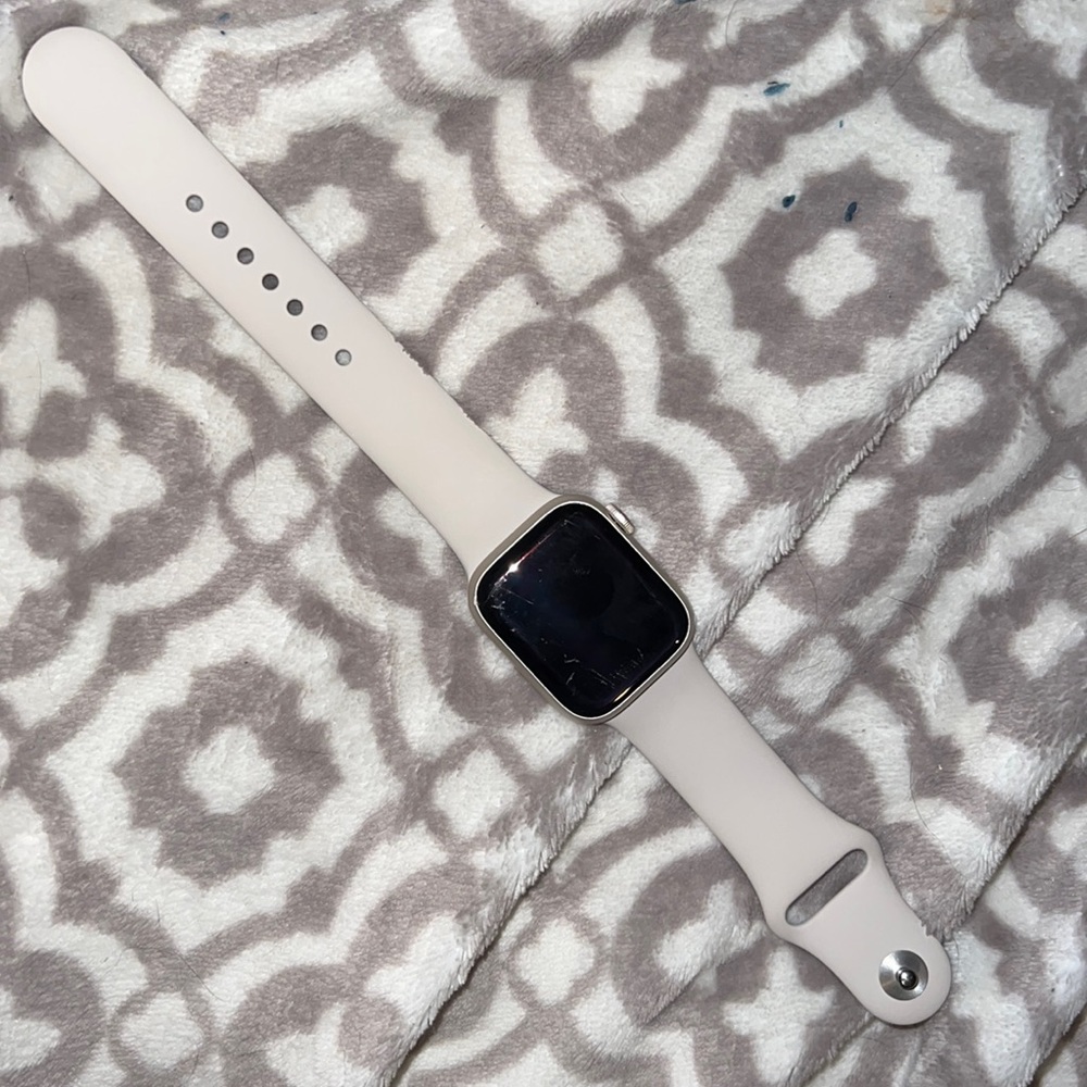 41mm Apple Watch series 7 starlight white w straps and charger wire included
